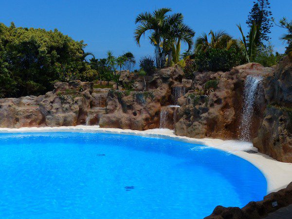 5 Reasons to Hire a Professional Pool Contractor