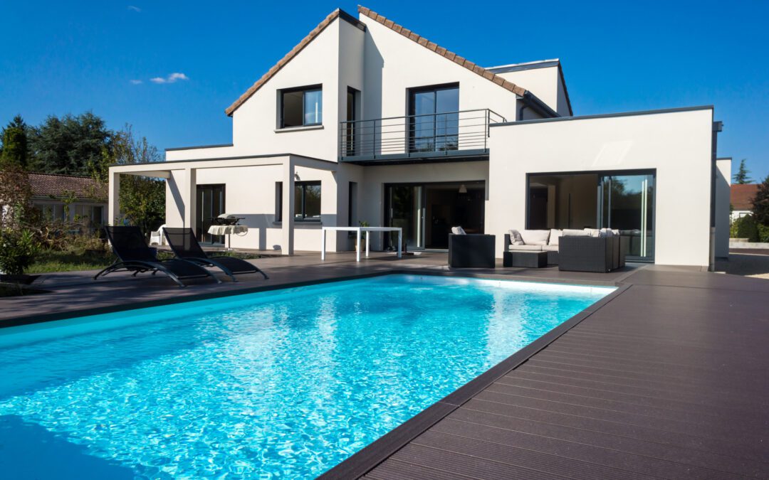 What Are the Benefits of Custom Pools?
