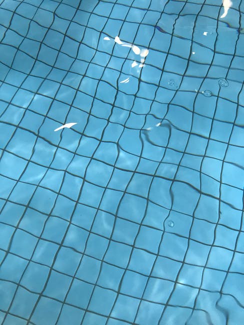 Choosing The Right Type of Pool: Salt vs Chlorine Pool